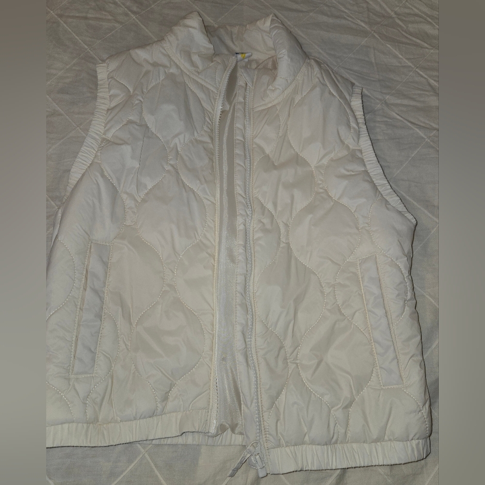 Cream Quilted girl's zip-up Vest